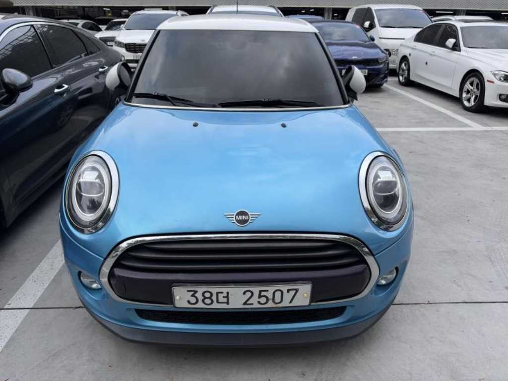 MINI 쿠퍼 5도어 기본형 사진