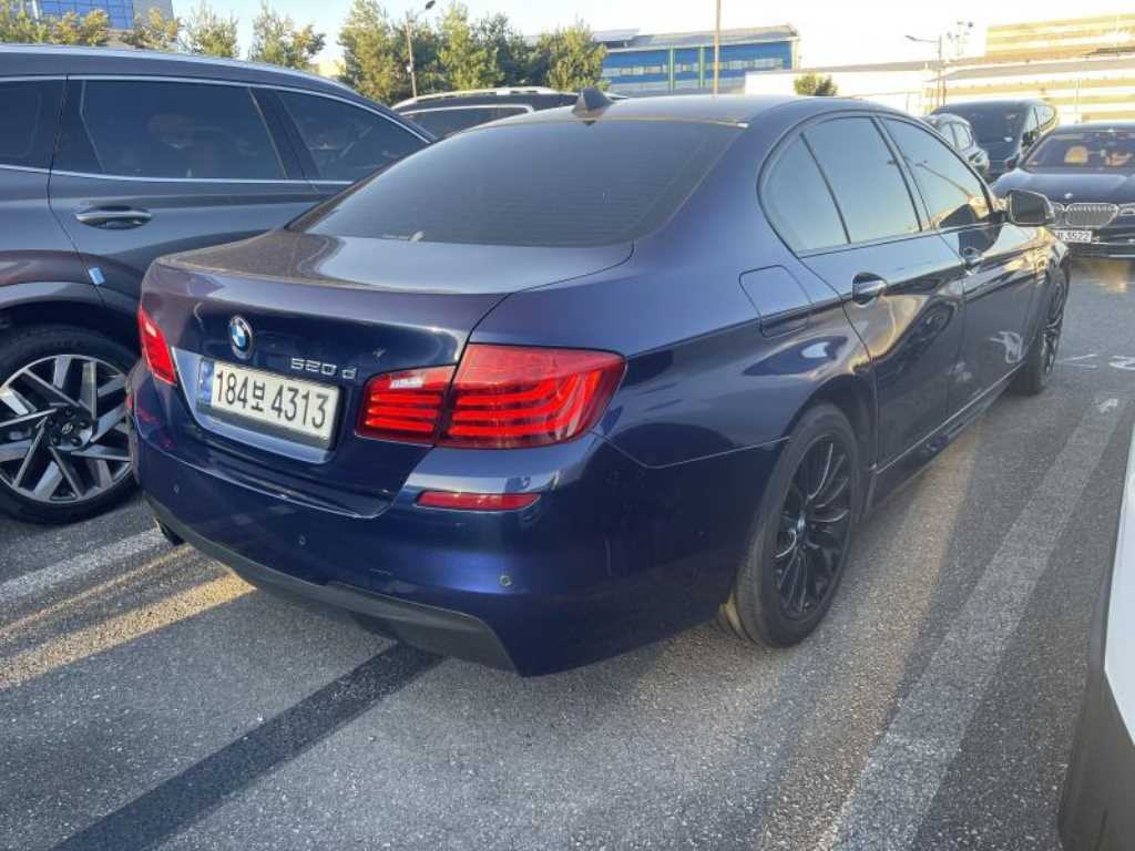 BMW 5시리즈 520d M 에어로다이나믹 사진 2/20