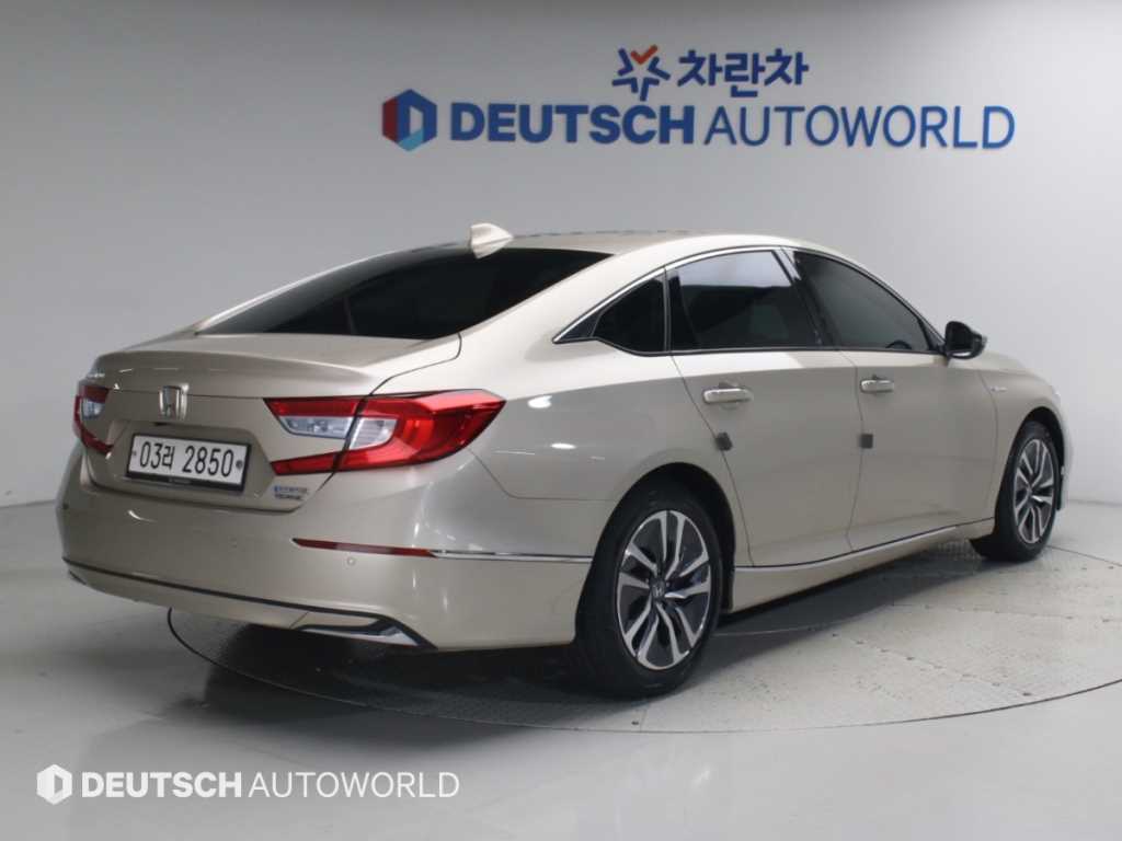 혼다 어코드 2.0 하이브리드 투어링 사진 2/20