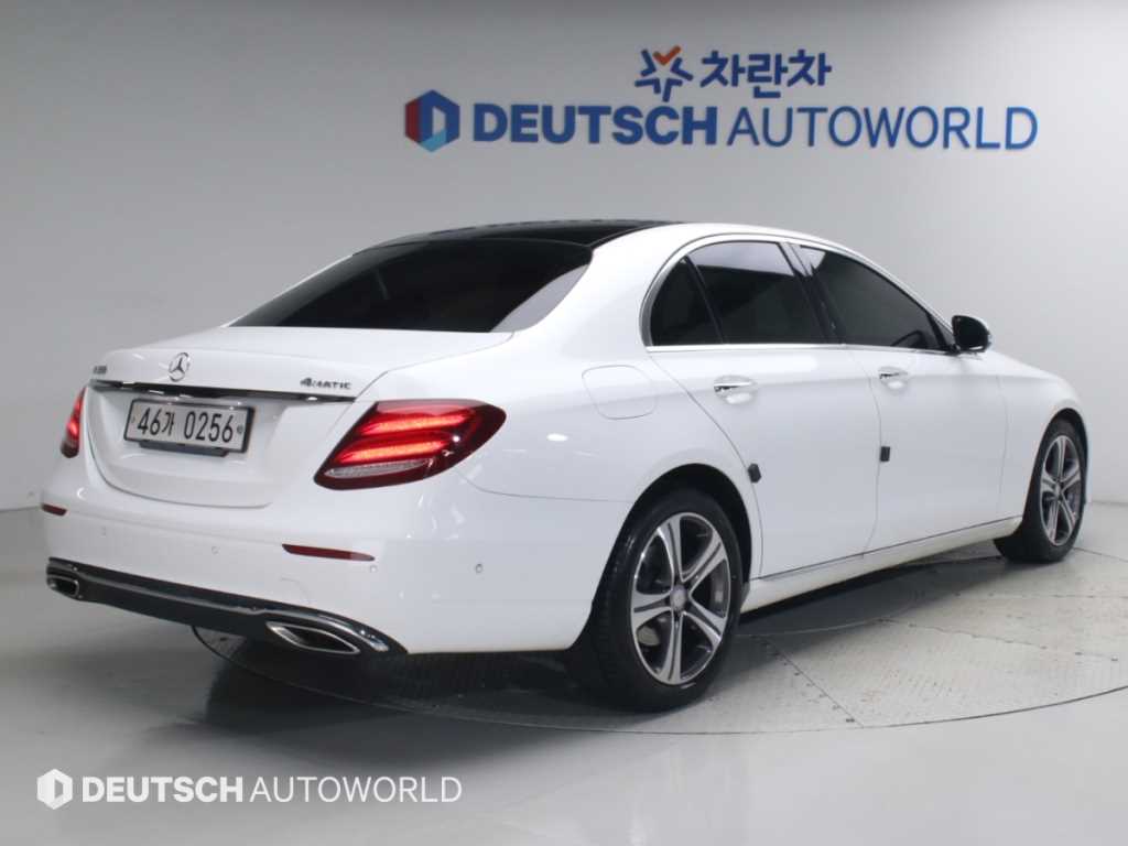 벤츠 E 클래스 E300 4MATIC 아방가르드 사진 2/20