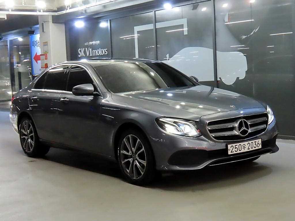벤츠 E 클래스 E300 4MATIC 아방가르드 사진
