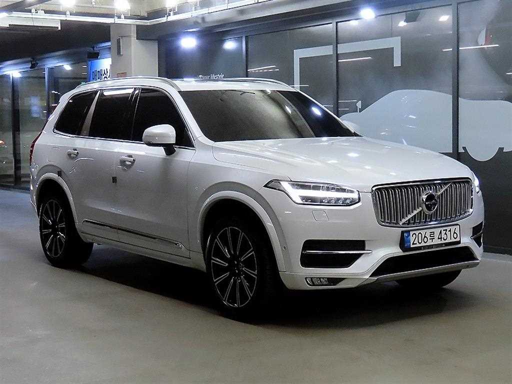 볼보 XC90 2.0 D5 AWD 인스크립션 사진