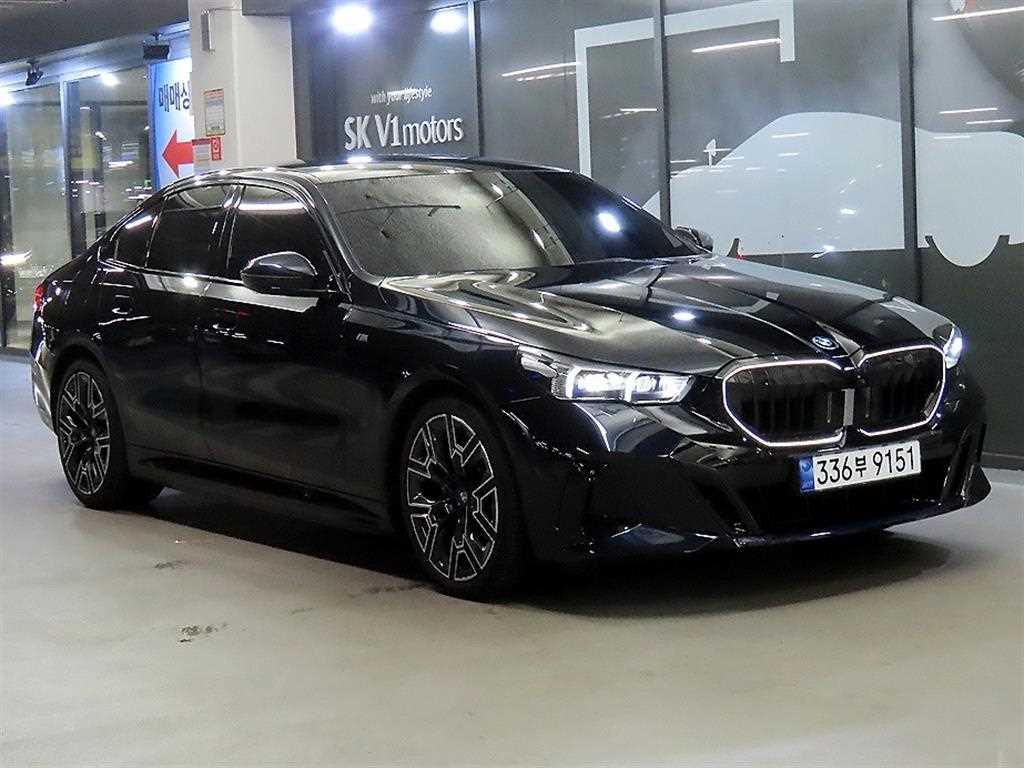 BMW 5시리즈 530e M 스포츠 사진