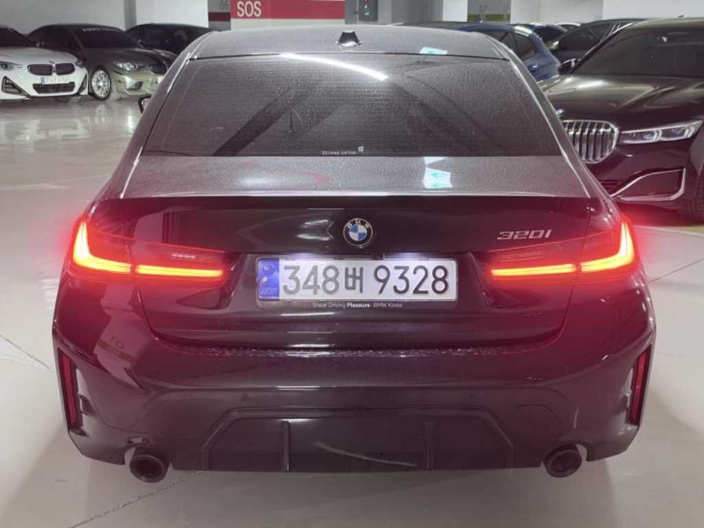 BMW 3시리즈 320i M 스포츠 사진 2/16