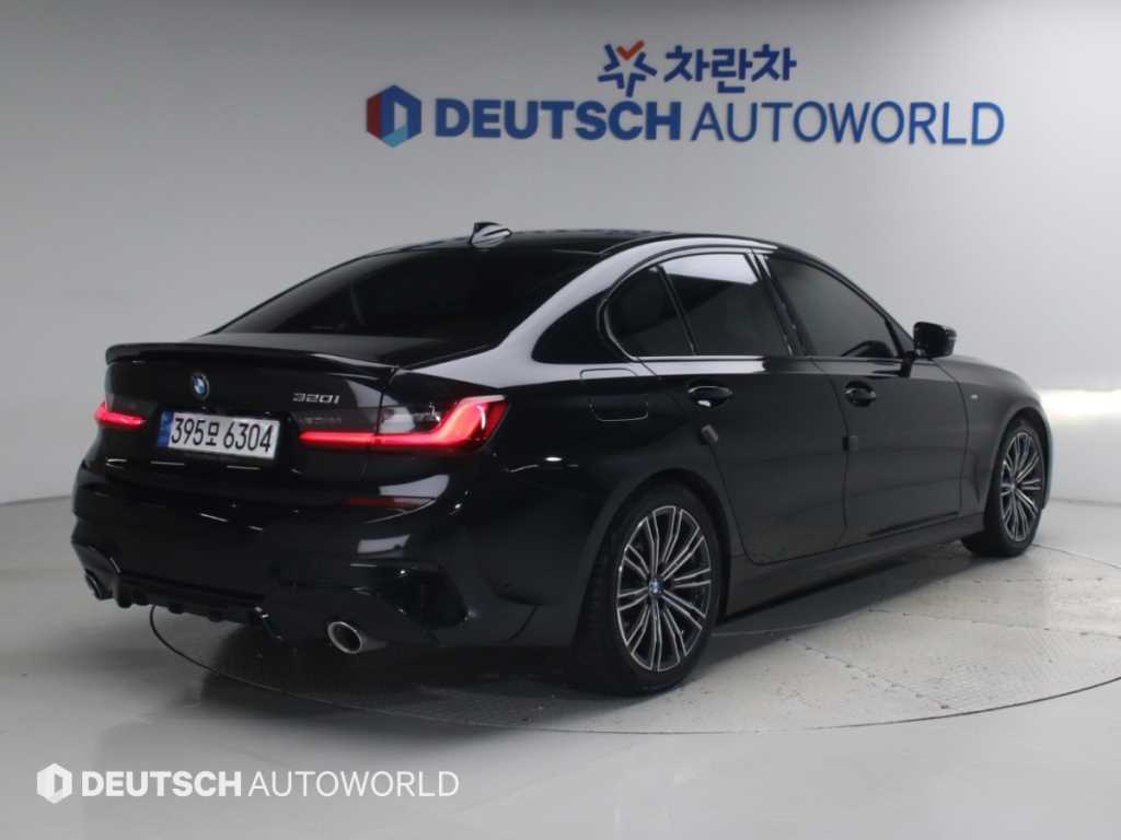 BMW 3시리즈 320d M스포츠 퍼포먼스팩 사진 2/20