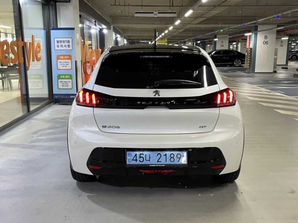 푸조 208 GT 사진 2/18
