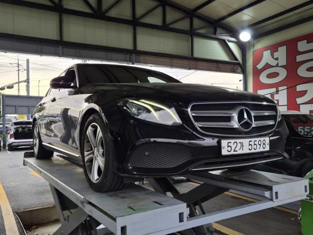 벤츠 E 클래스 E200 아방가르드 사진 2/17