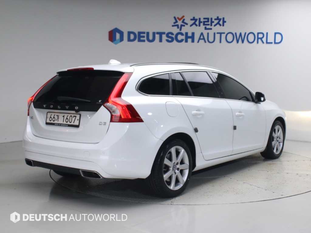 볼보 V60 2.0 D3 사진 2/20