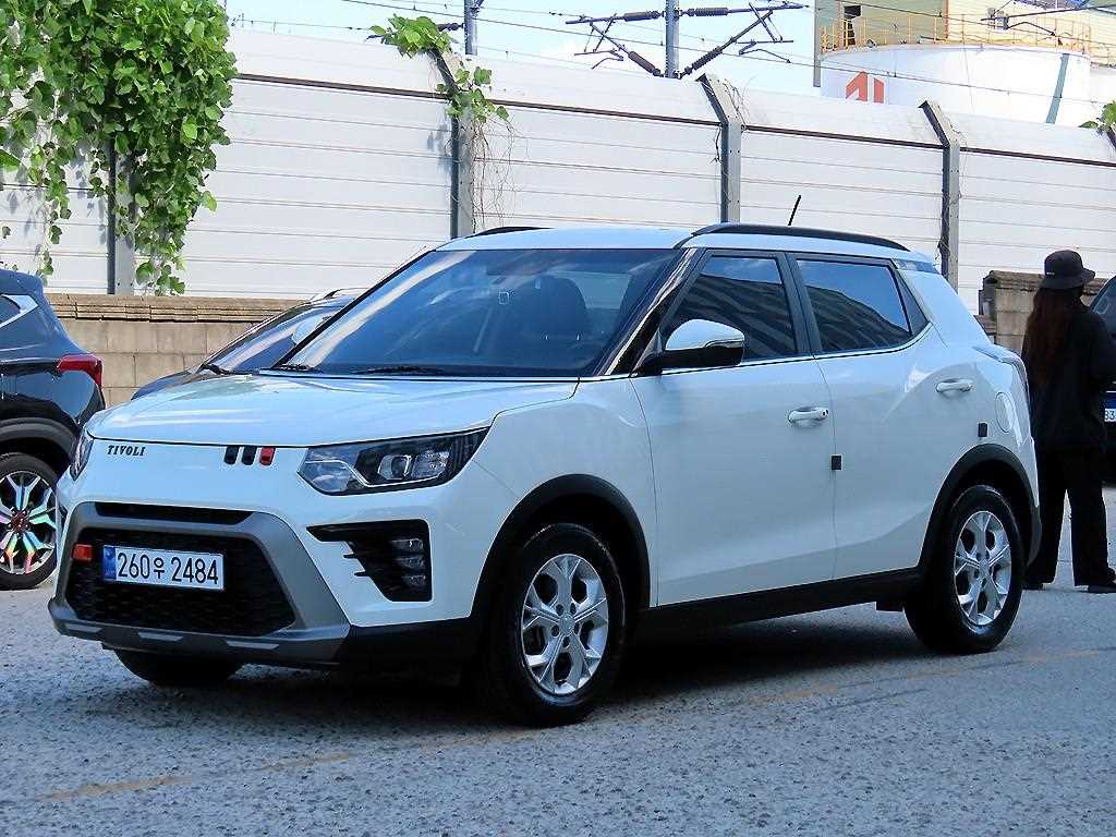 KGM 티볼리 2WD 가솔린 1.6 V1 사진 2/20