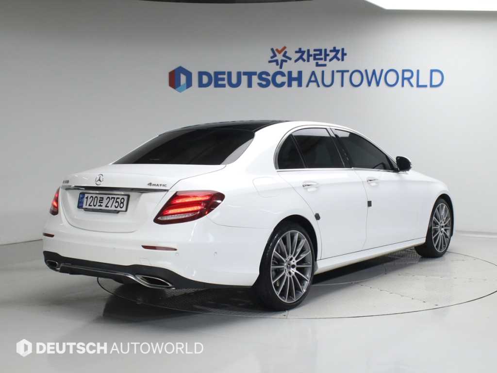 벤츠 E 클래스 E350 4MATIC AMG LINE 사진 2/19
