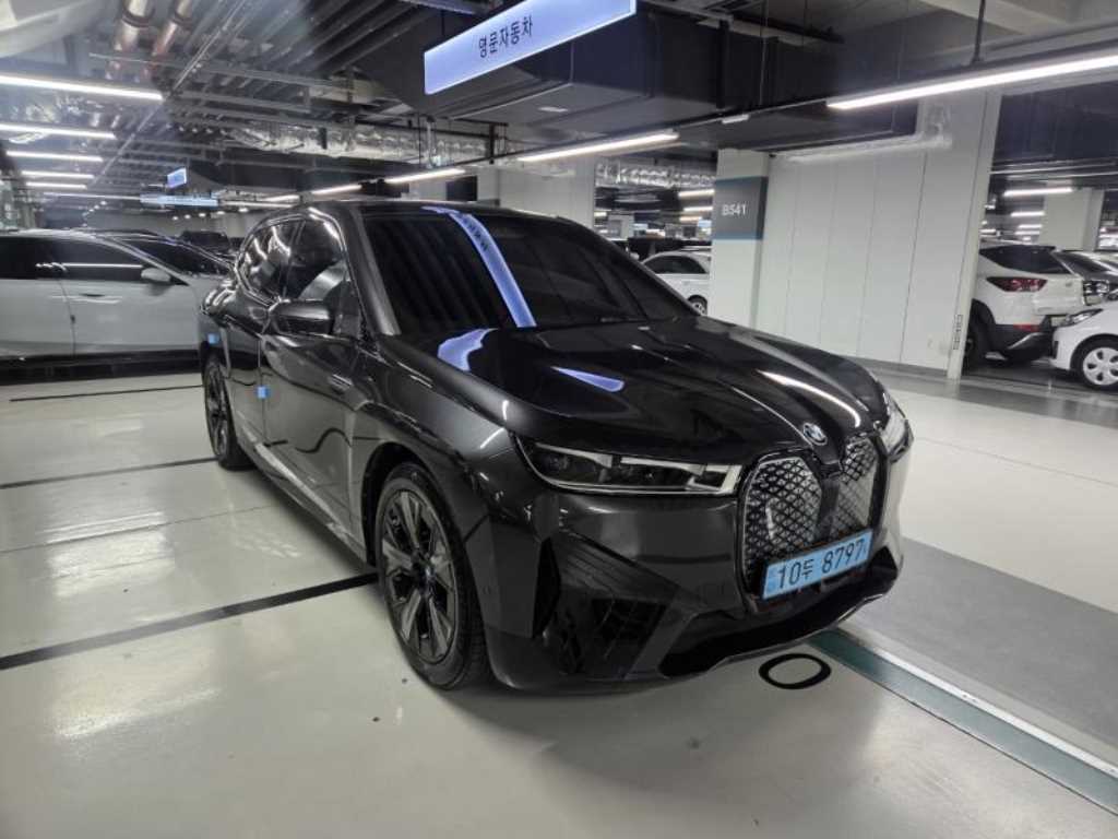 BMW iX xDrive 50 스포츠 플러스 사진