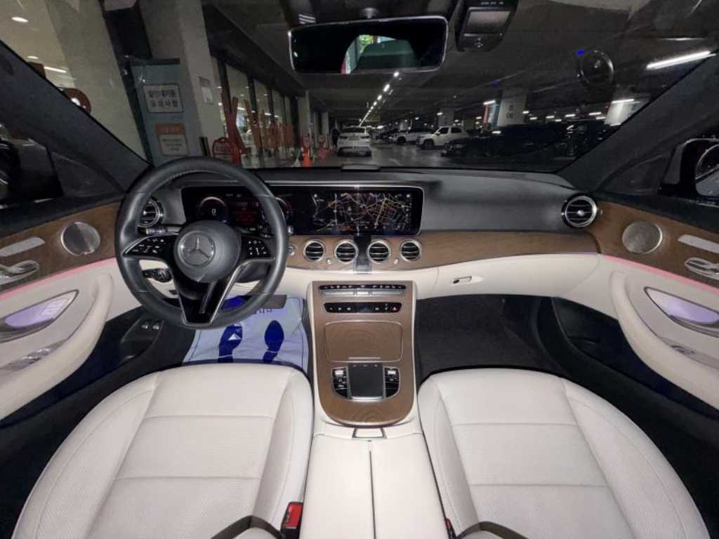 벤츠 E 클래스 E300e 4MATIC 익스클루시브 사진