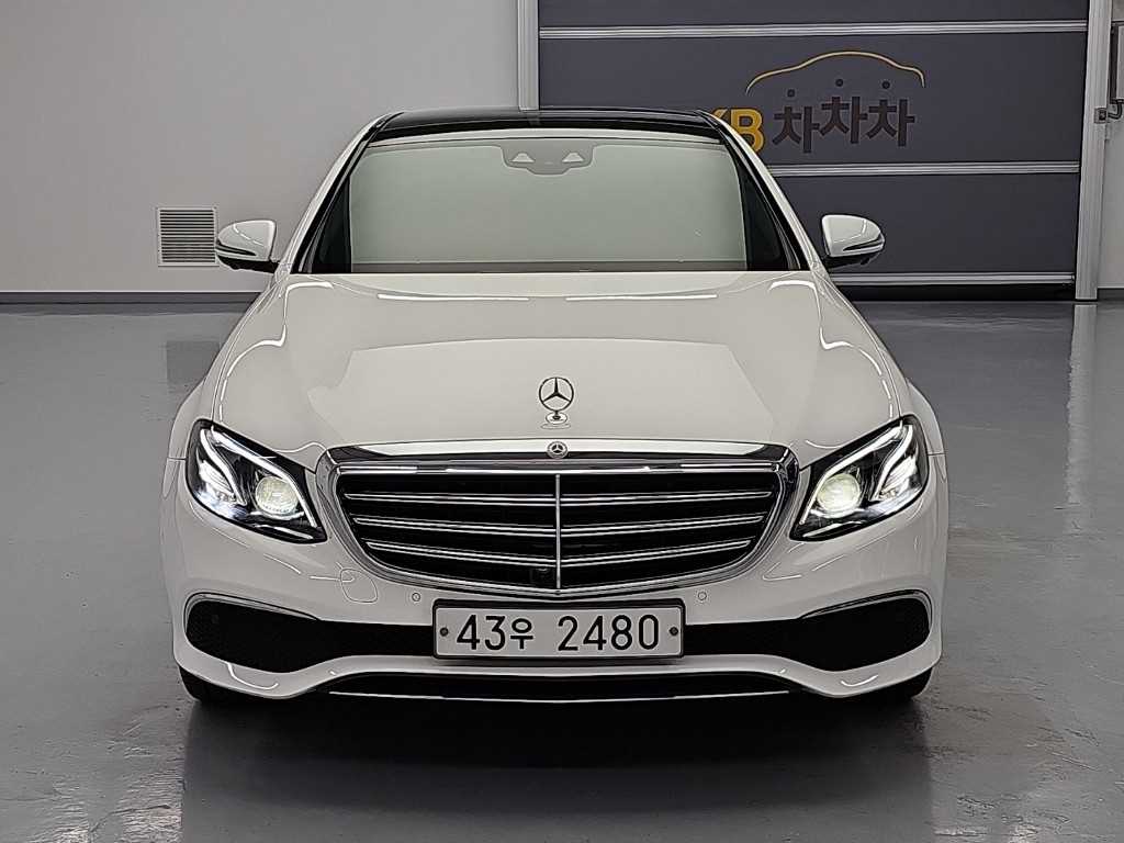 벤츠 E 클래스 E300 4MATIC 익스클루시브 사진 2/19