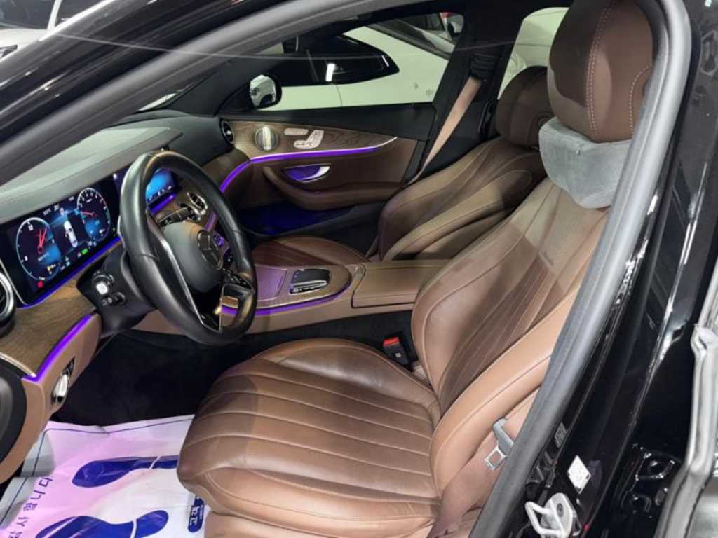 벤츠 E 클래스 E300e 4MATIC 익스클루시브 사진