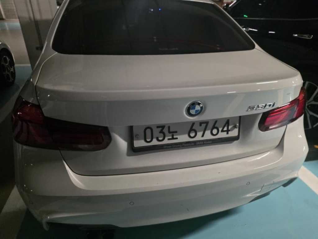BMW 3시리즈 330i M 스포츠 쉐도우 사진 2/7