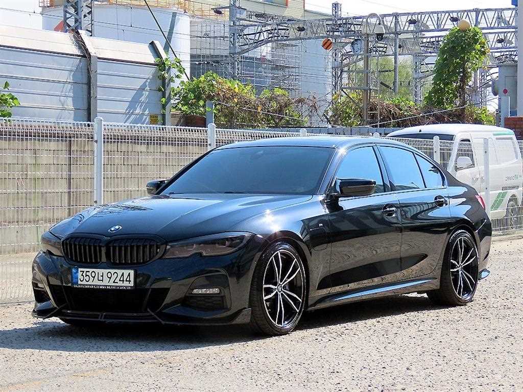 BMW 3시리즈 330e M 스포츠 사진 2/20
