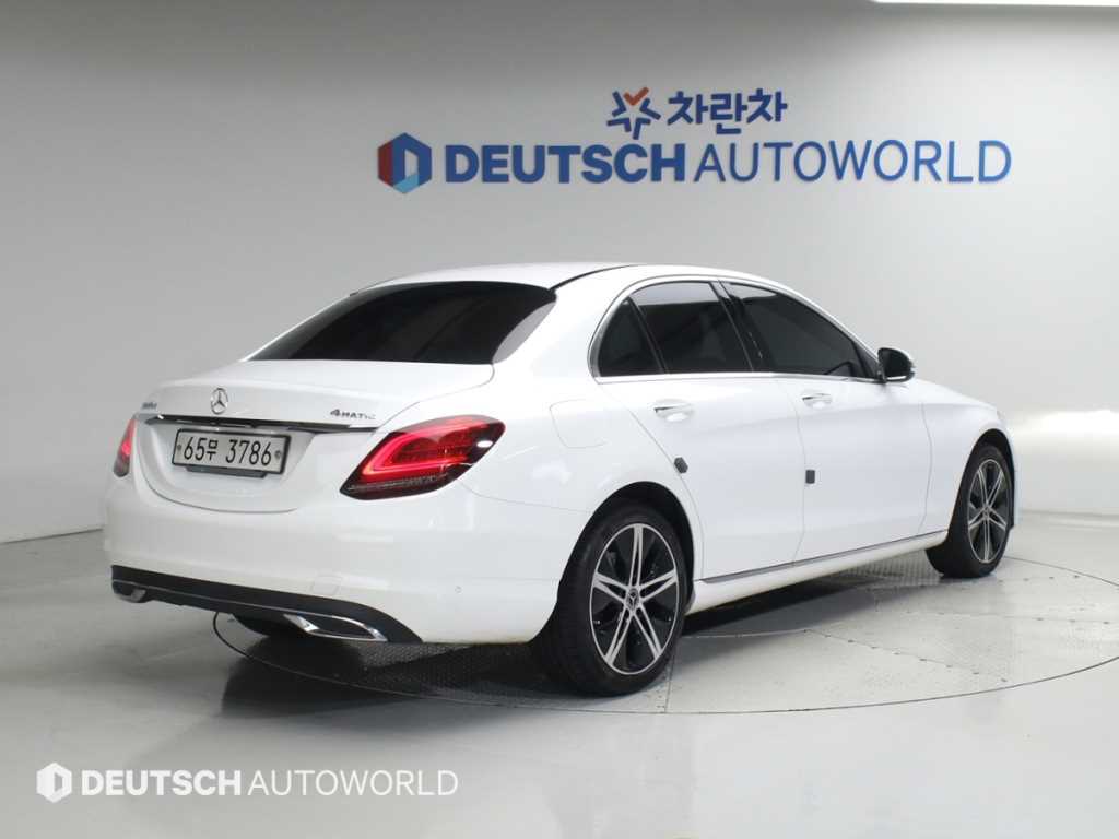 벤츠 C 클래스 C220 d 4MATIC 익스클루시브 사진 2/20