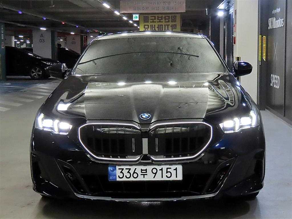 BMW 5시리즈 530e M 스포츠 사진 2/20