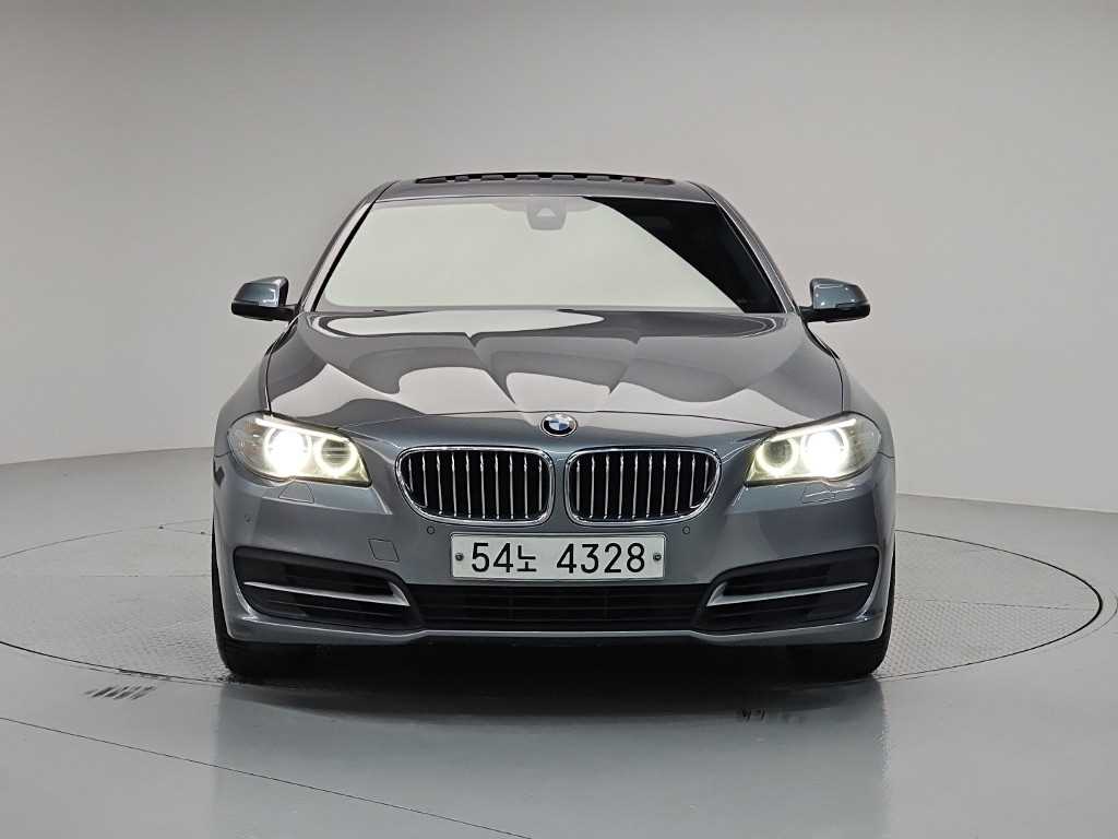 BMW 5시리즈 520d xDrive 사진 2/19