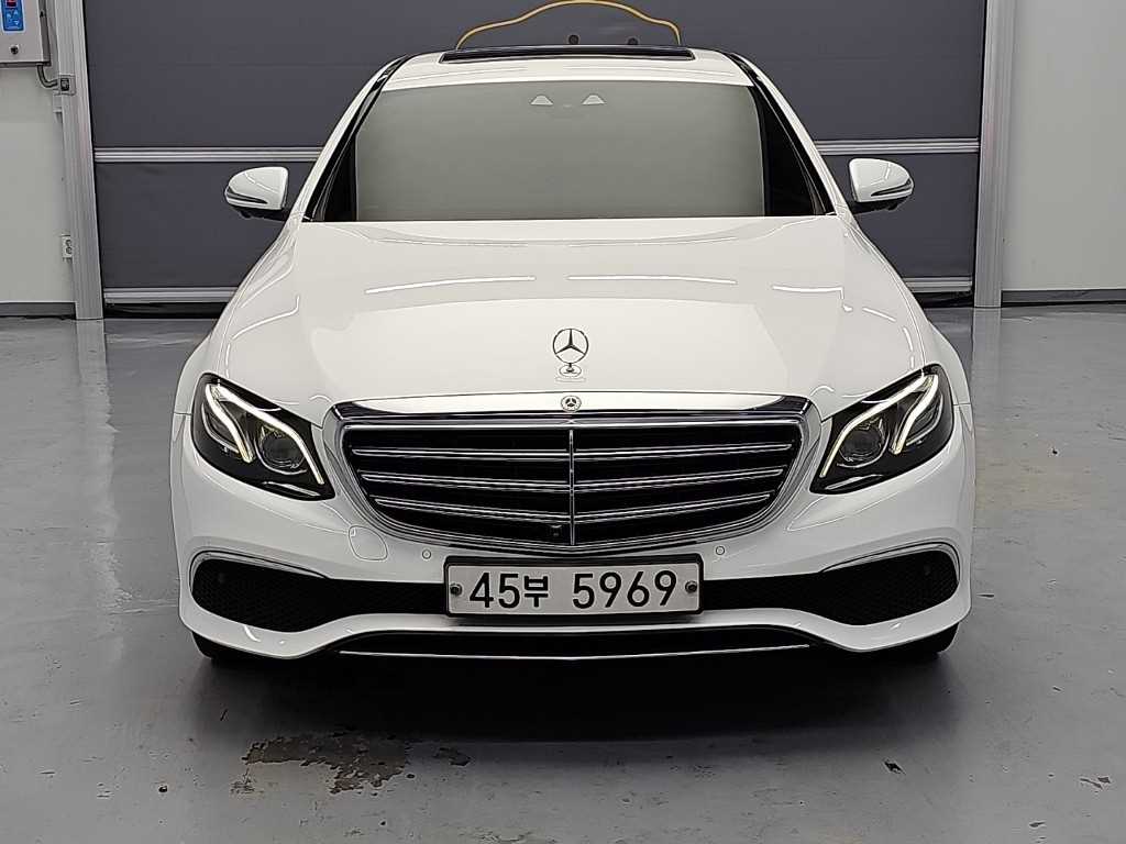 벤츠 E 클래스 E300 4MATIC 익스클루시브 사진 2/20