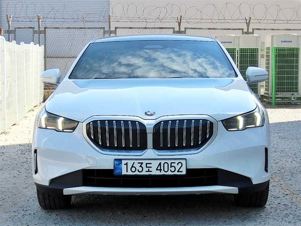 BMW 5시리즈 520i 사진