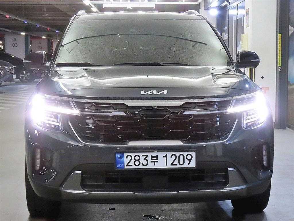 기아 셀토스 가솔린 2.0 2WD 시그니처 사진 2/20