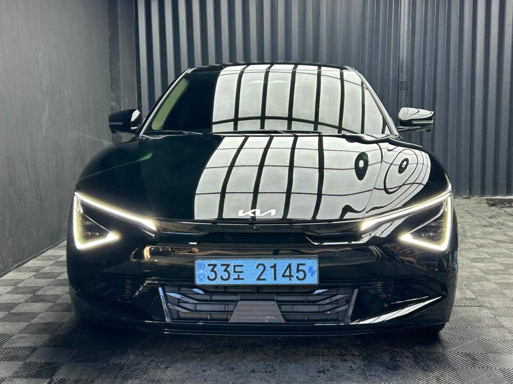 기아 EV6 롱레인지 4WD 어스 사진 2/20