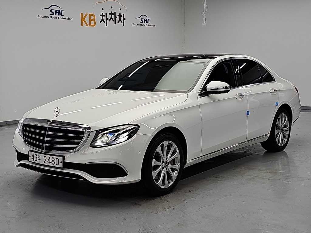 벤츠 E 클래스 E300 4MATIC 익스클루시브 사진
