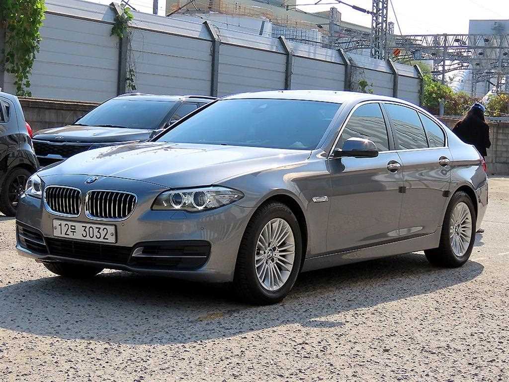 BMW 5시리즈 520d 사진 2/20