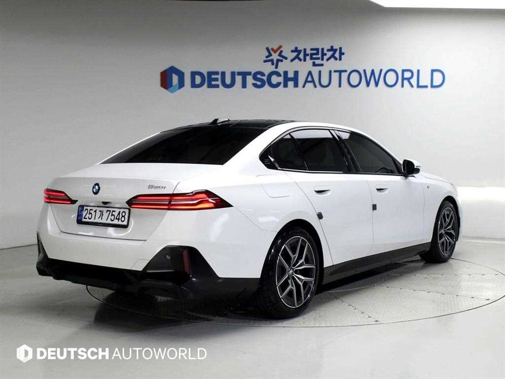 BMW 5시리즈 520i M 스포츠 사진 2/20
