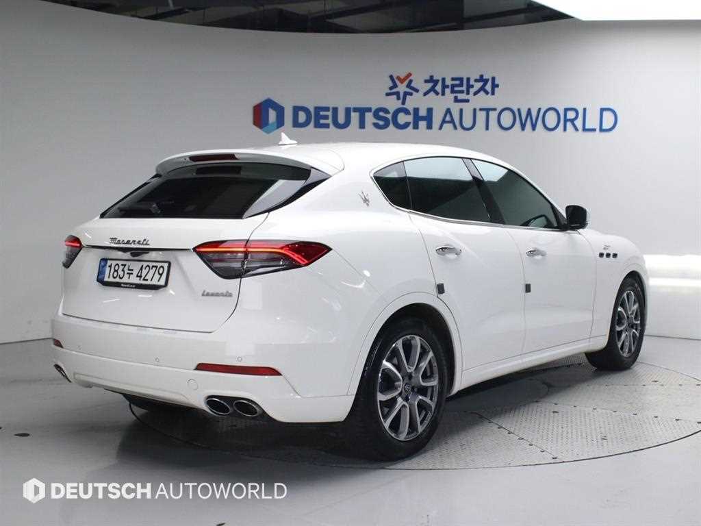 마세라티 르반떼 2.0 GT AWD 사진 2/20