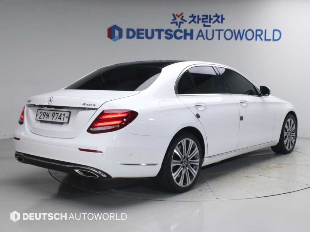 벤츠 E 클래스 E400 4MATIC 익스클루시브 사진 2/20