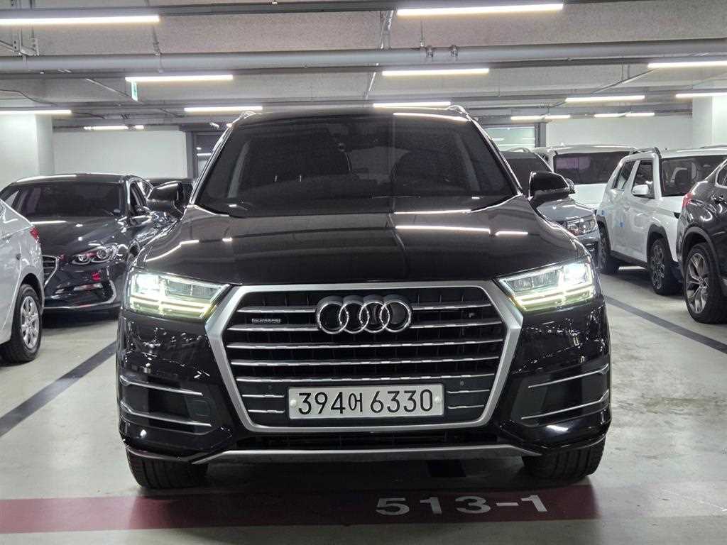 아우디 Q7 45 TFSI 콰트로 사진 2/19