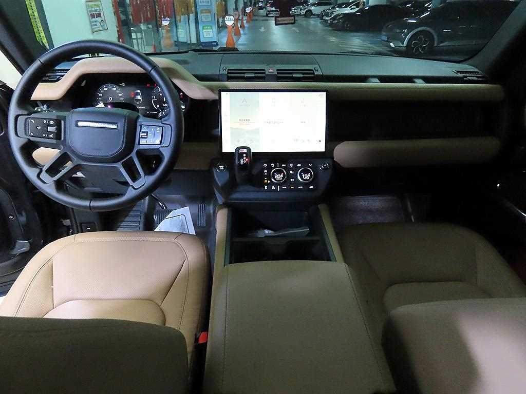 랜드로버 디펜더 110 D300 X-다이나믹 HSE 사진