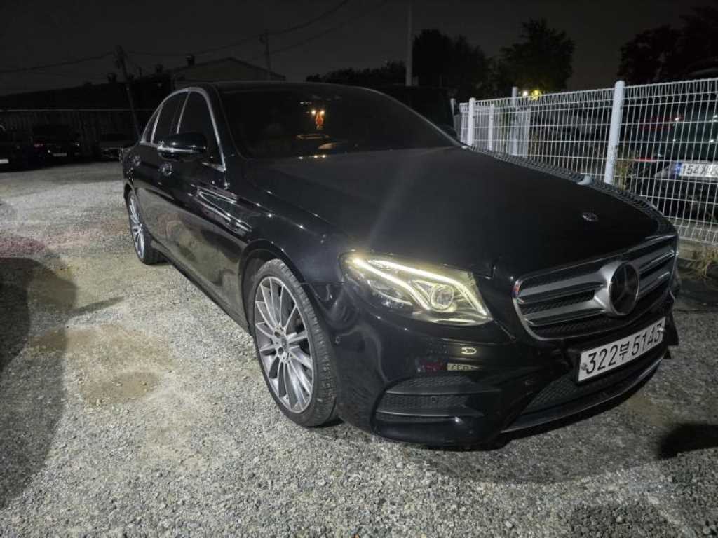 벤츠 E 클래스 E350 4MATIC AMG LINE 사진