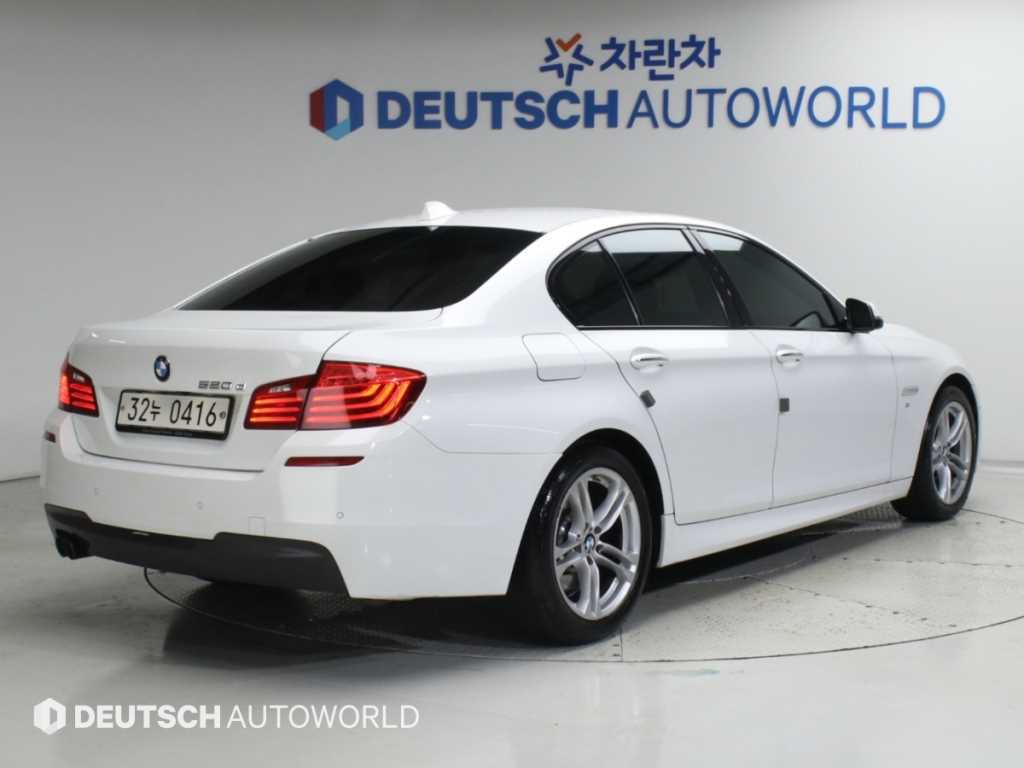 BMW 5시리즈 520d M 에어로다이나믹 사진 2/20