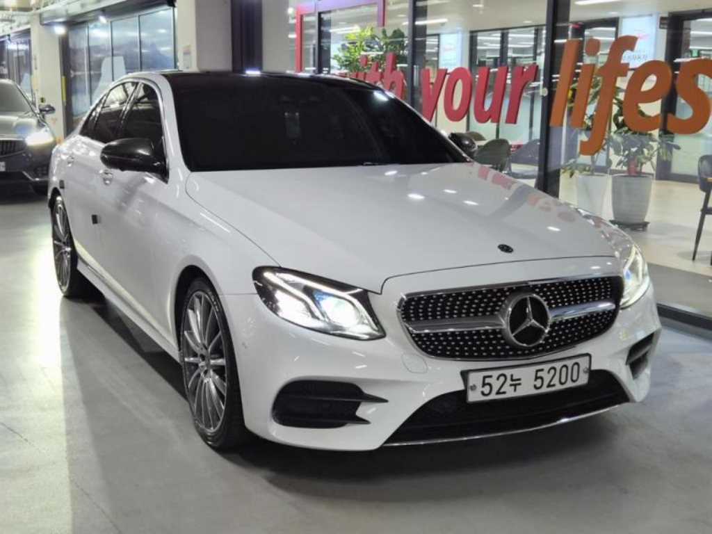 벤츠 E 클래스 E300 4MATIC AMG LINE 사진
