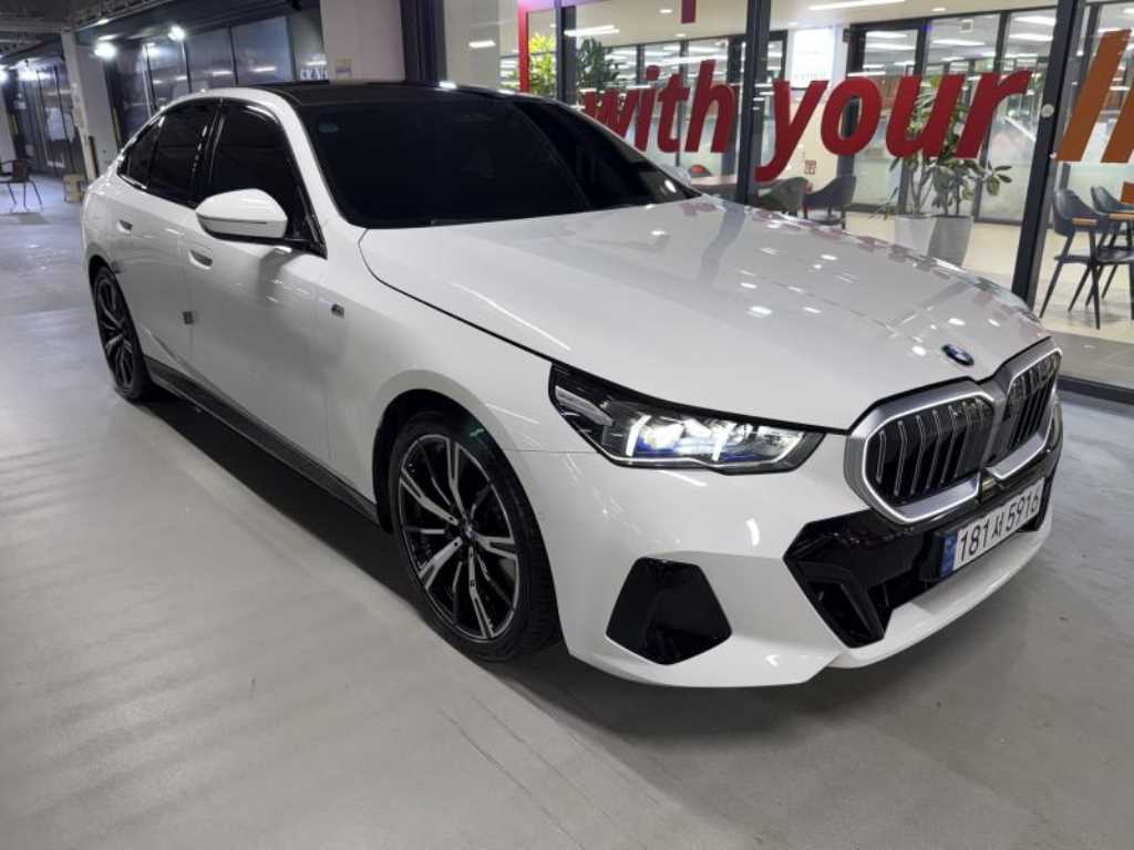 BMW 5시리즈 530i xDrive M 스포츠 사진 2/20