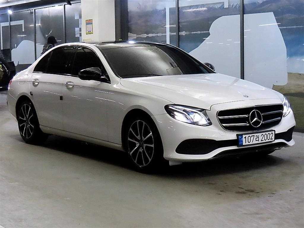 벤츠 E 클래스 E300 아방가르드 사진