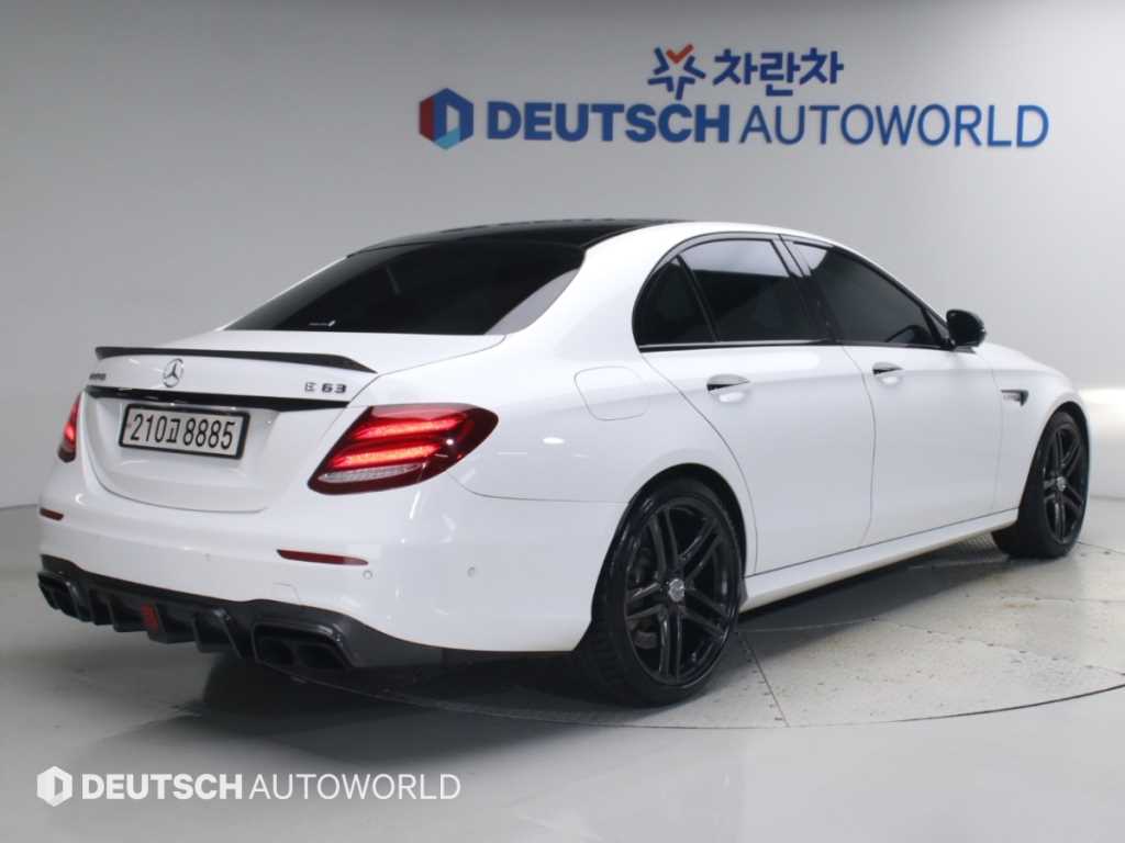 벤츠 E 클래스 E63 AMG 4MATIC+ 사진 2/20