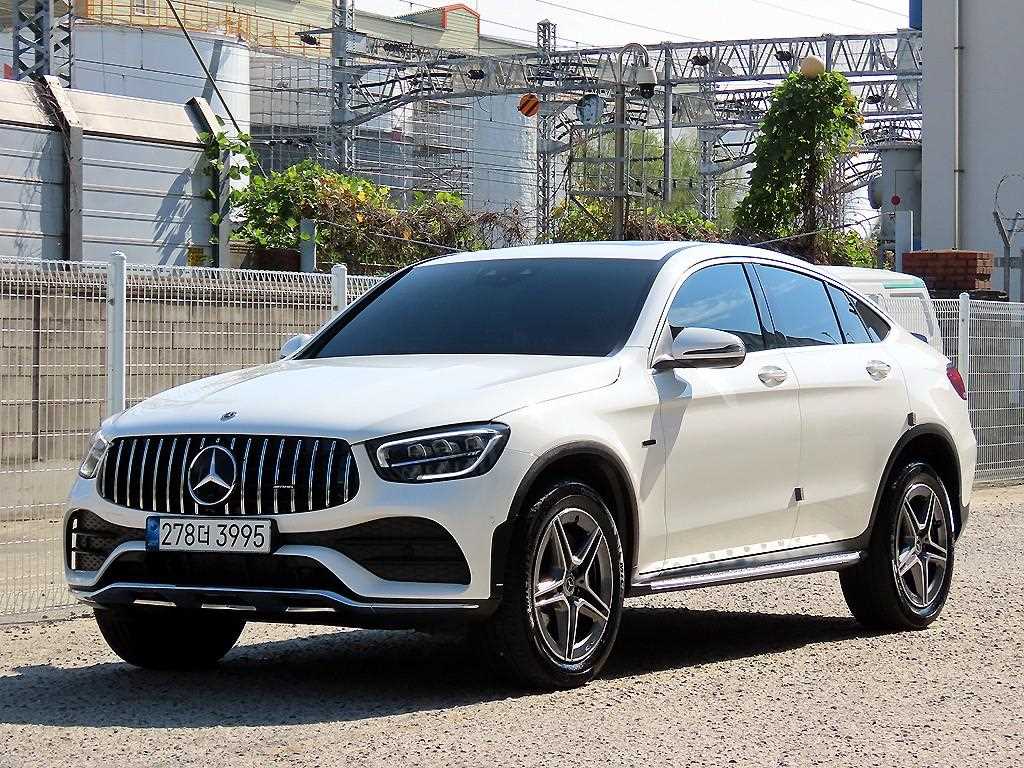 벤츠 GLC 클래스 GLC 300 e 4MATIC 쿠페 사진 2/20