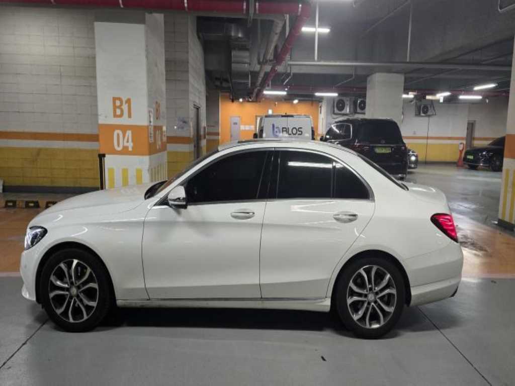 벤츠 C 클래스 C220 d 아방가르드 사진 2/5