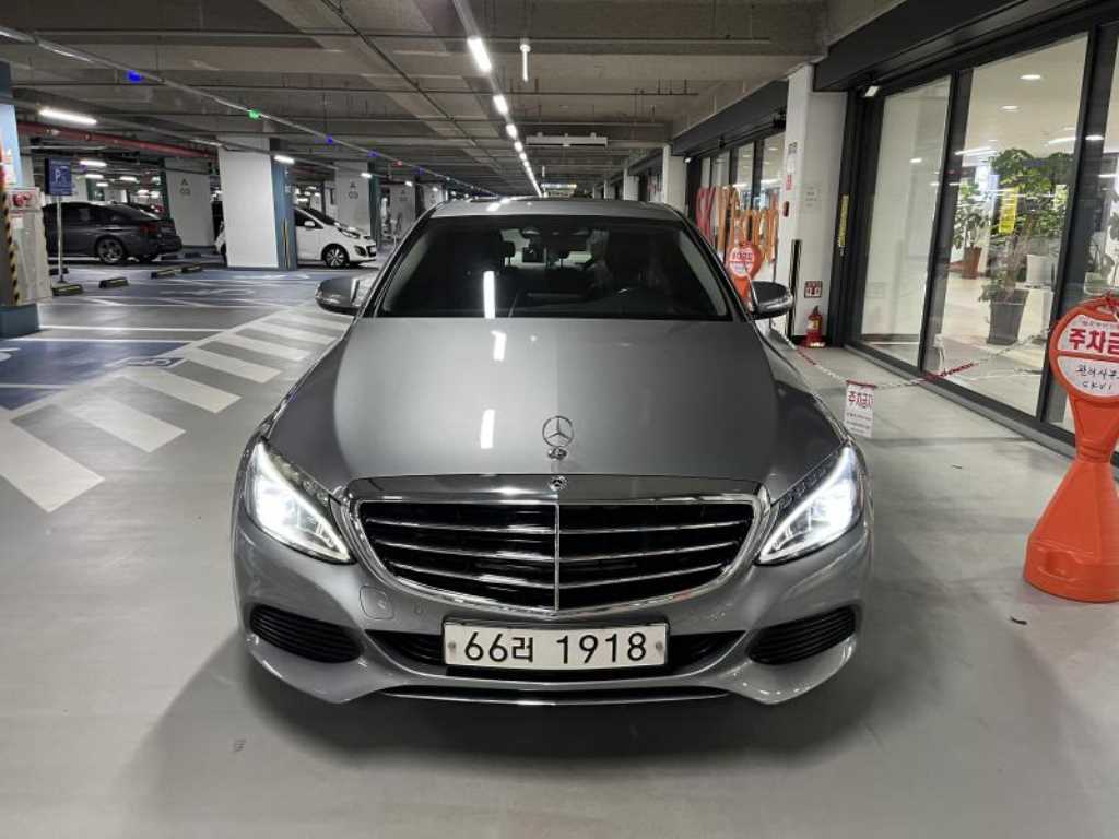 벤츠 C 클래스 C220 블루텍 아방가르드 사진 2/19