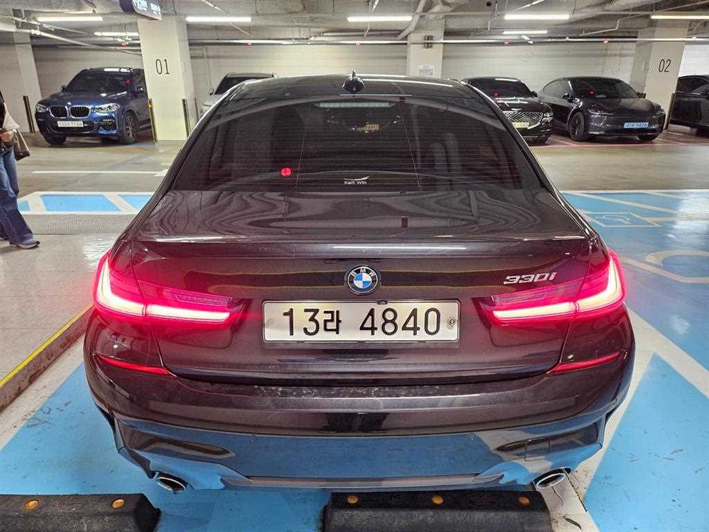 BMW 3시리즈 330i M 스포츠 사진 2/18