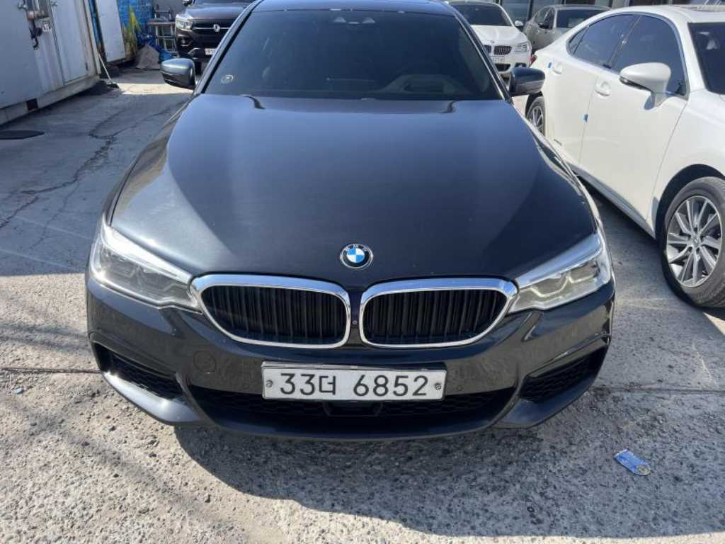 BMW 5시리즈 520d xDrive M 스포츠 플러스 사진