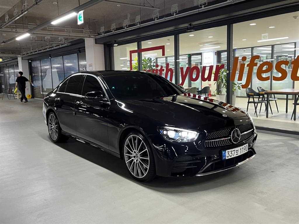 벤츠 E 클래스 E350 4MATIC AMG LINE 사진 2/19