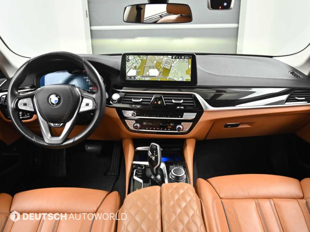 BMW 5시리즈 520i M 스포츠 사진