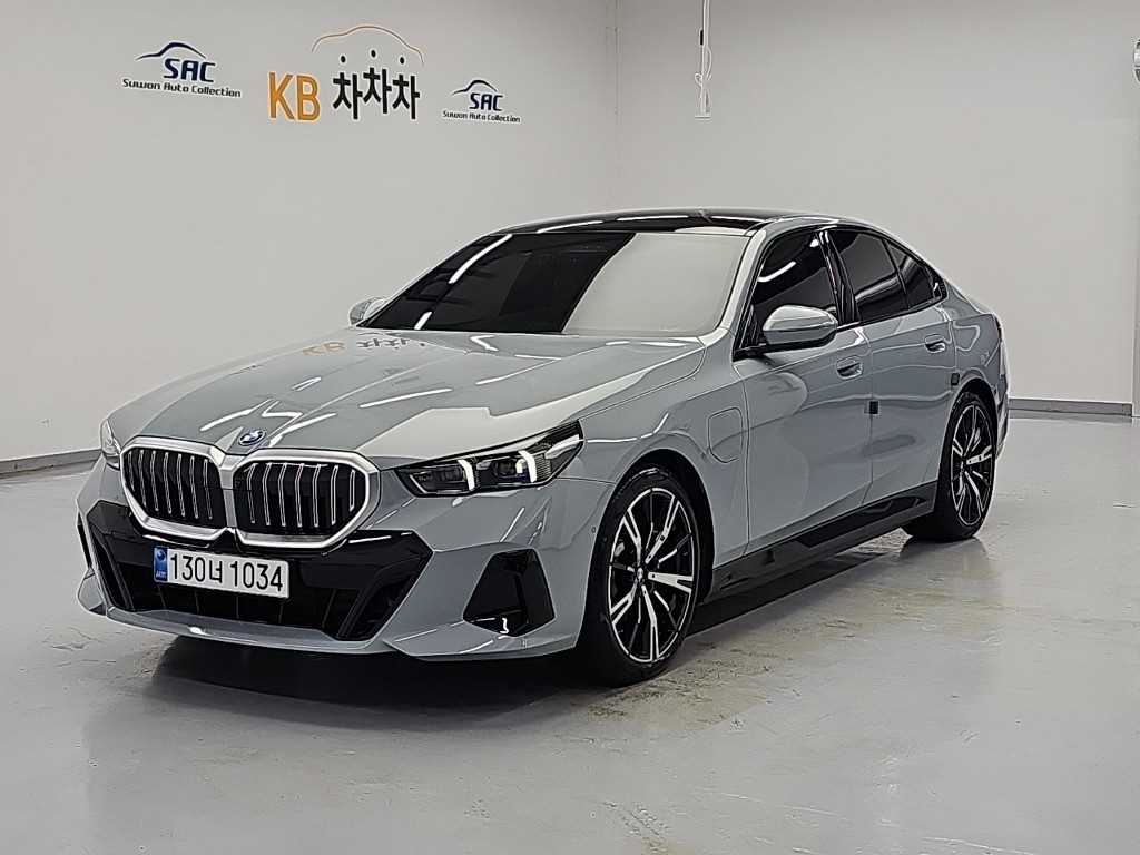 BMW 5시리즈 530e M 스포츠 사진