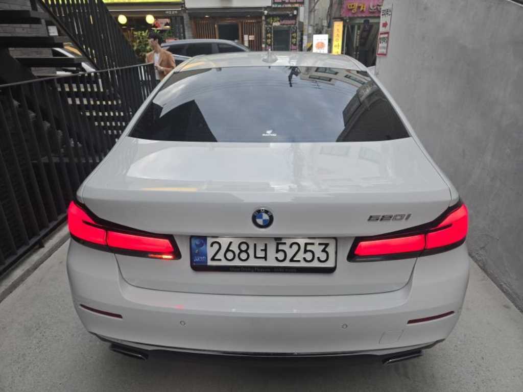 BMW 5시리즈 520i 럭셔리 사진 2/11