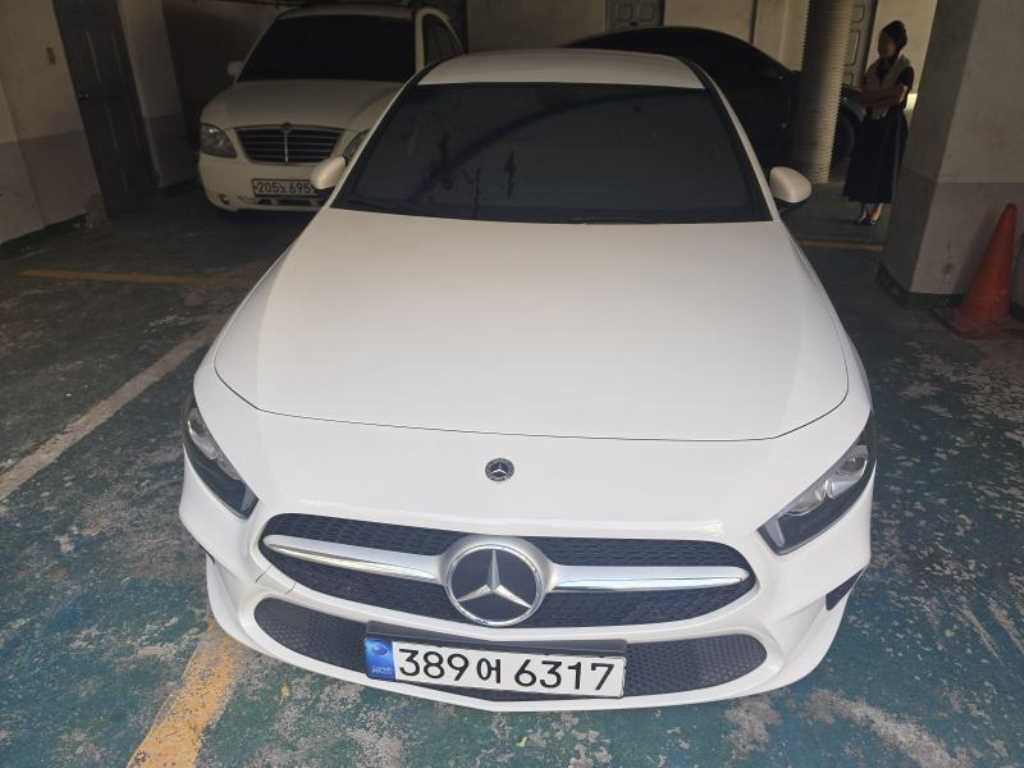 벤츠 A 클래스 A200d 세단 사진
